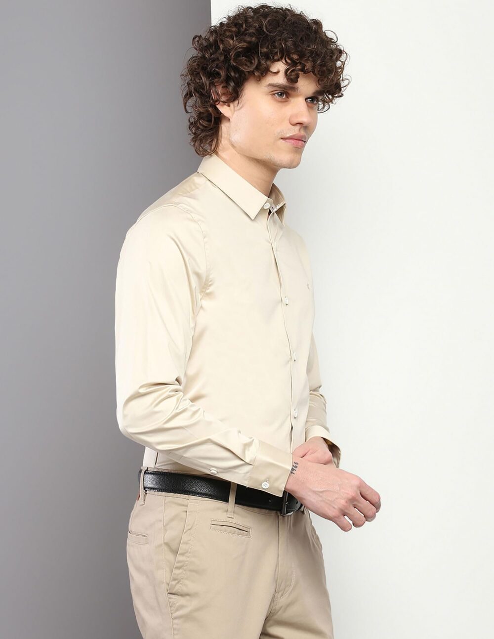 Calvin Klein Jeans Department1070 Solid Slim Fit Shirt (J319744ACI_Classic Beige S) - Image 4