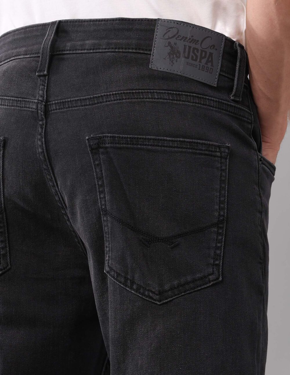 U. S. POLO ASSN. Men's Regular Jeans (UDJENO2355_Black - Image 2